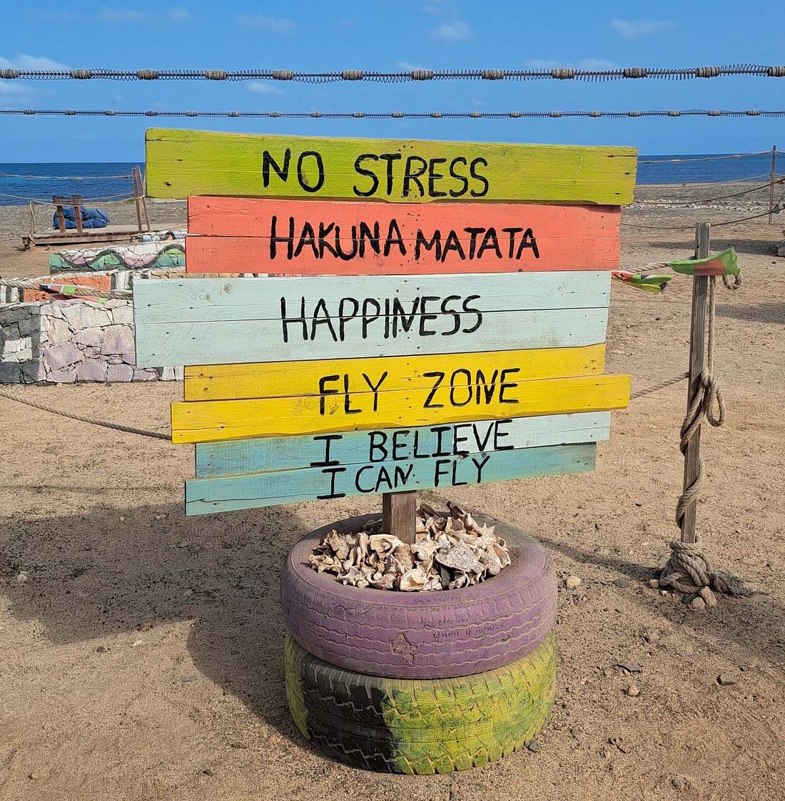 Zipline_Sal_No_Stress Sign with the motto of Cape Verde No Stress